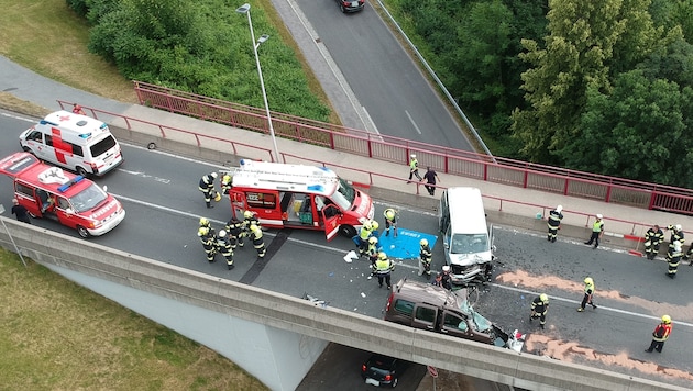 Unfall auf der Rennsteiner Brücke B100 in Villach (Bild: HFW Villach/KK)