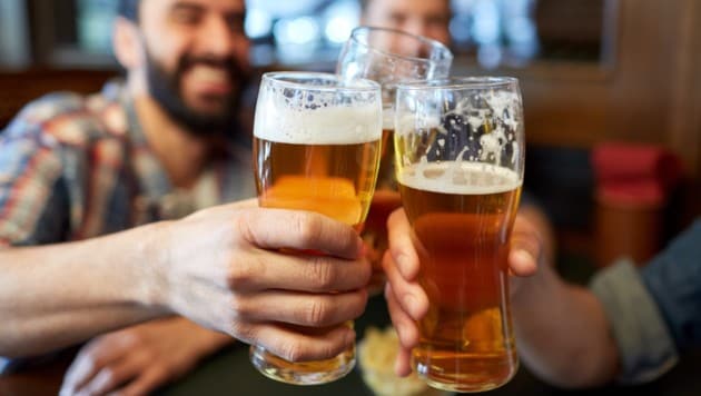 Während der Corona-Krise haben die Menschen in Österreich weniger Bier getrunken als je zuvor. (Bild: stock.adobe.com/Syda Productions)