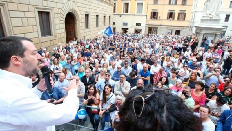 Innenminister Matteo Salvini bei einer Ansprache in Siena (Bild: ANSA)