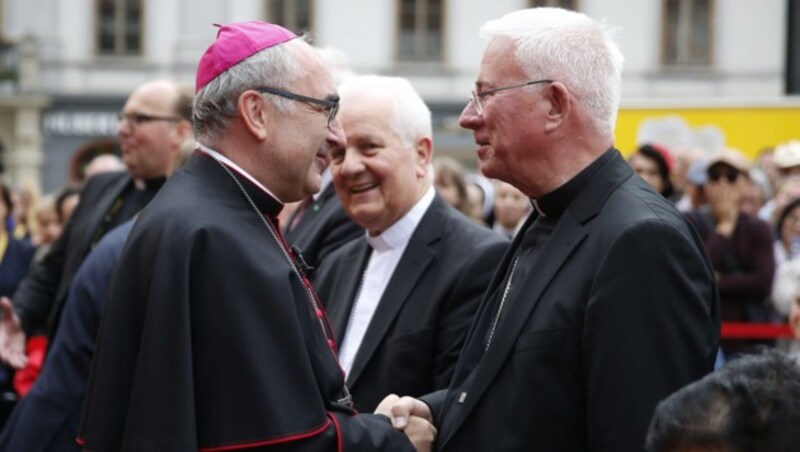 Der Bischof der Steiermark, Wilhelm Krautwaschl (links) und Bischof Franz Lacknewr (Bild: APA/ERWIN SCHERIAU)