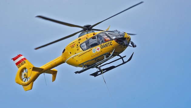 Der Schwerverletzte wurde mit dem Notarzthubschrauber (Symbolbild) ins Landeskrankenhaus Klagenfurt geflogen. (Bild: Christof Birbaumer (Symbolbild))