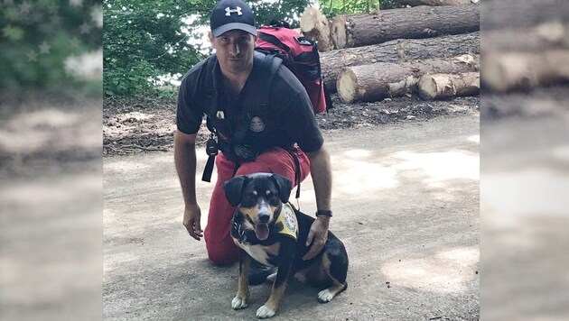 Hundeführer Robert Staudacher spürte mit Hund Quin die vermisste Völkermarkterin auf (Bild: Rettungshundebrigade Landesgruppe Kärnten)