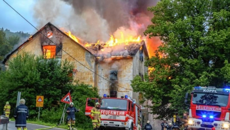 Großbrand zerstört alte Brauerei (Bild: Markus Tschepp)