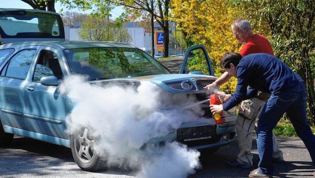 Die Brandverhütungsstelle Salzburg empfiehlt in jedem Auto einen Feuerlöscher mitzuführen. (Bild: Brandverhütungsstelle/KfV)
