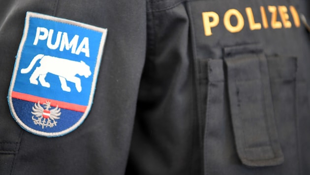 Auch vier Beamte der fremdenpolizeilichen Einheit „PUMA“ standen im Einsatz (Bild: APA/ROLAND SCHLAGER)