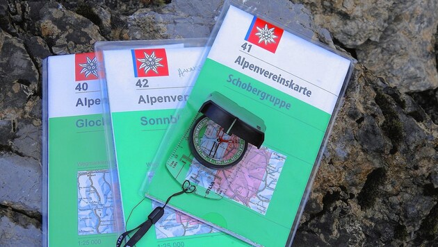 Kartenmaterial und Kompass können vor allem bei längeren Touren in unbekannten Gebieten von Vorteil sein (Bild: Wallner Hannes/Kronenzeitung)