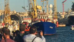 Die Lifeline ist am Mittwochabend in den Hafen von Valletta eingelaufen. (Bild: twitter/Mission Lifeline)