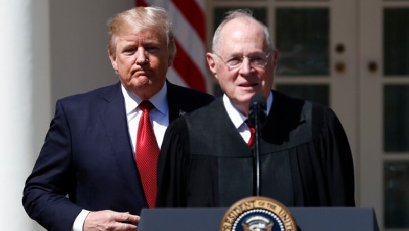 Höchstrichter Anthony Kennedy (re.) geht in den Ruhestand. (Bild: AP)