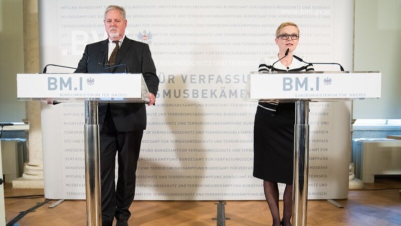 BVT-Leiter Peter Gridling und Michaela Kardeis, Generaldirektorin für die öffentliche Sicherheit (Bild: APA/EXPA/MICHAEL GRUBER)