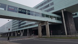 Das Landesdienstleistungszentrum am Linzer Hauptbahnhof lockt mit „Moöglichkeiten“. (Bild: Werner Pöchinger)