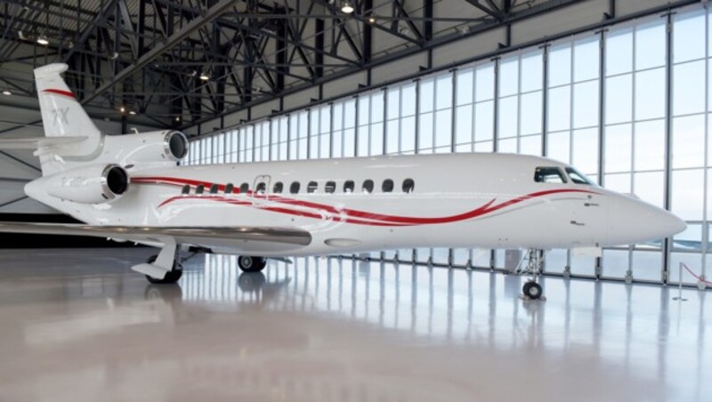 Ein Jet des Typs Falcon 7x (Bild: APA/AFP/ERIC PIERMONT)