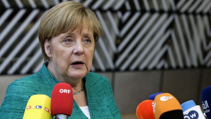 Deutschlands Bundeskanzlerin Angela Merkel sieht noch „eine große Anzahl an Aufgaben“, die nun der österreichische Ratsvorsitz zu erledigen haben werde. (Bild: APA/AFP/Aris Oikonomou)