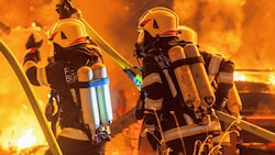 150 Einsatzkräfte rückten an, um den Großbrand zu löschen, den der Niederösterreicher gelegt ...