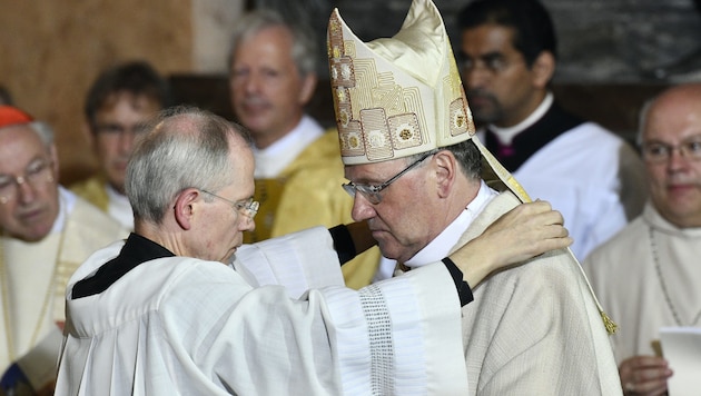 Bischof Alois Schwarz (rechts) (Bild: APA/HANS PUNZ)