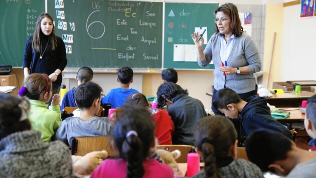 Klasse mit Flüchtlingskindern in der Volksschule Kettenhofergasse 3 (Bild: Reinhard Holl)