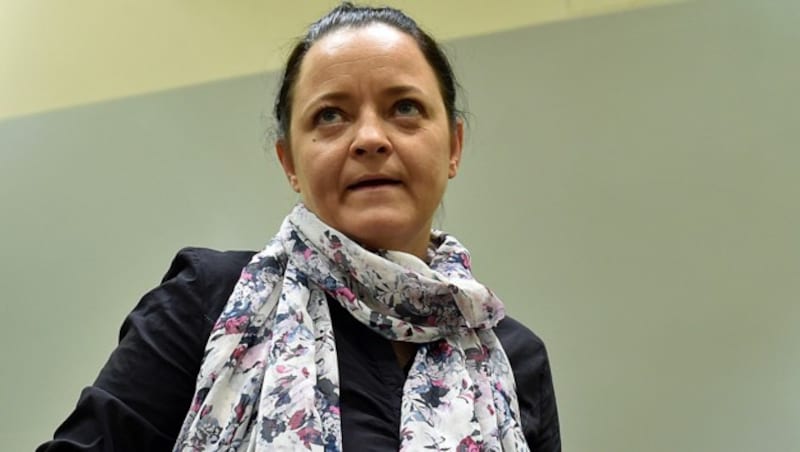 Beate Zschäpe ergriff vor der baldigen Urteilsverkündung das Wort und distanzierte sich noch einmal von den Verbrechen ihrer toten Freunde. (Bild: APA/AFP/POOL/CHRISTOF STACHE)