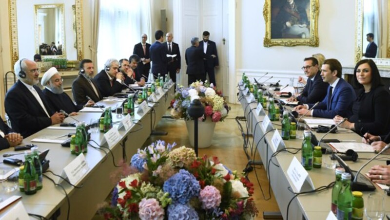 Hassan Rouhani und Sebastian Kurz während der Delegationsgespräche in Wien (Bild: APA/ROBERT JAEGER)