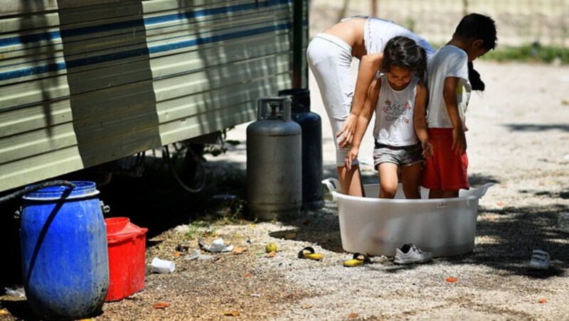 Wenn es nach den Plänen Salvinis geht, sollen sämtliche illegale Roma-Siedlungen geschlossen werden. (Bild: APA/AFP/ALBERTO PIZZOLI)