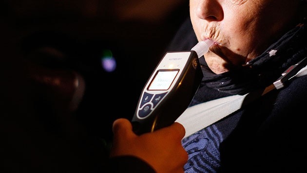 Alkoholisiert war ein Oberkärntner im Auto unterwegs (SYMBOLFOTO) (Bild: APA/GEORG HOCHMUTH (Symbolbild))