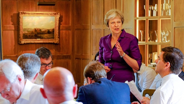 Die britische Premierministerin Theresa May formulierte auf dem Landsitz Chequers mit ihrem Kabinett einen neuen Brexit-Plan. (Bild: AFP)