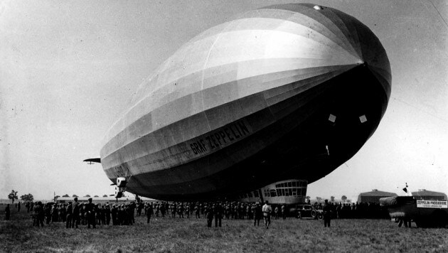 Diese alte Ansicht wurde gleich nach der Landung des „LZ 127“ in Wien aufgenommen. Weil der große Zeppelin auf seiner Rundreise nicht in Klagenfurt landete, gibt es leider keine Fotos dieser Art aus unserer Landeshauptstadt. (Bild: TAÖ/AAvK)
