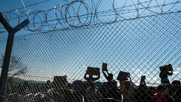 Migranten an der griechisch-mazedonischen Grenze im Jahr 2016 (Bild: AFP)