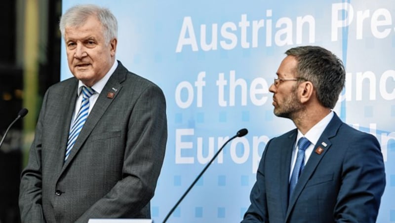 Seehofer hofft trotz seiner angedrohten nationalen Alleingänge auf eine europäische Lösung. (Bild: EPA)