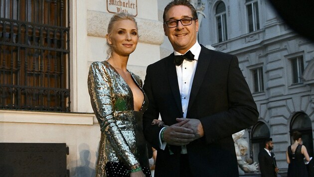 Philippa Strache und der damalige Vizekanzler Heinz-Christian Strache beim Besuch des Sommerballs „Fête Impériale“ in der Spanischen Hofreitschule im Juli 2018 (Bild: APA/Hans Punz)