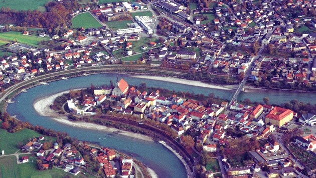 Eine Luftaufnahme von Oberndorf und Laufen (Bild: KRONEN ZEITUNG)