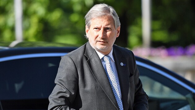 EU-Kommissar Johannes Hahn (Bild: APA/AFP/DIMITAR DILKOFF)