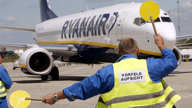 Eine Maschine der Airline Ryanair am Flughafen Frankfurt-Hahn (Bild: AFP)