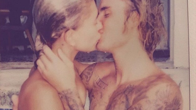 Justin Bieber und Hailey Baldwin knutschen im Jacuzzi. (Bild: instagram.com/justinbieber)