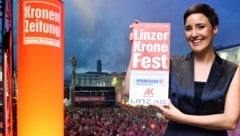 Ina Regen feiert beim größten Openair des Landes ein Heimspiel. Die Oberösterreicherin performt am Hauptplatz! (Bild: Klemens Fellner, Markus Wenzel)