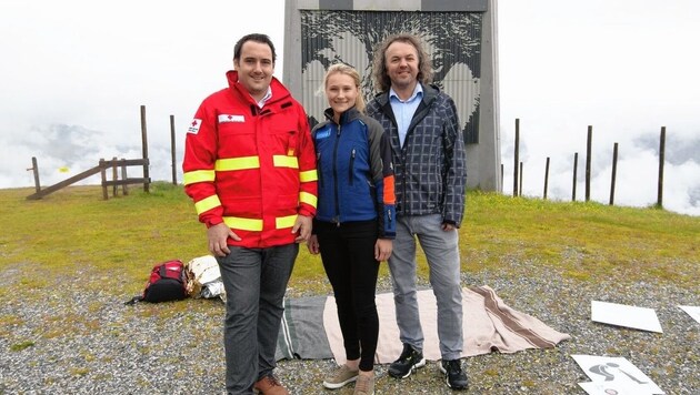 Erste Hilfe im Gasteinertal: Stefan Griesser (RK), Anna Czerny (Bergbahnen) und Franz Naturner. (Bild: Rotes Kreuz)