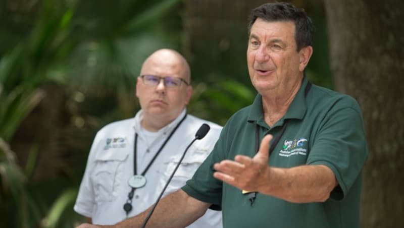 Ron Forman, der Präsident des Instituts, das den Zoo betreibt, gab nach dem Vorfall eine Pressekonferenz. (Bild: AP)