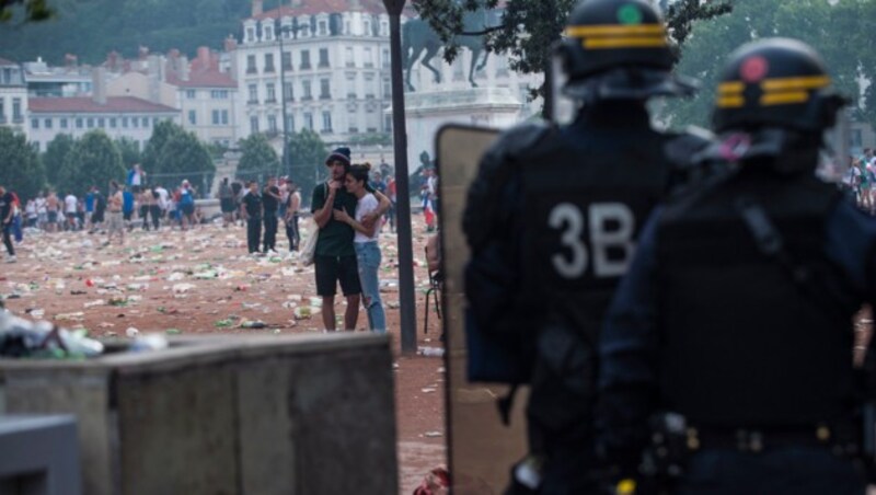 Auch in Lyon gingen Beamte gegen Demonstranten vor. (Bild: AFP )