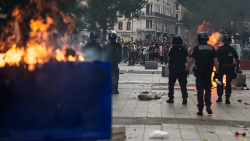 Straßen in Lyon glichen Schlachtfeldern. (Bild: AFP or licensors)