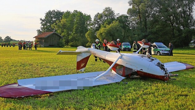 Das Flugzeug überschlug sich bei der Notlandung auf der Wiese. (Bild: Markus Leitner)