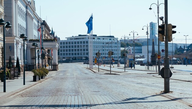 Leere Straßen auch vor dem Präsidentenpalast in der Hauptstadt Helsinki. (Bild: AFP)