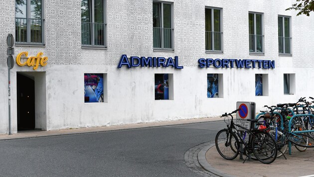 Die Cafés des zum Novomatic-Konzern gehörenden Sportwettenanbieters Admiral bleiben in Österreich. (Bild: Elmar Gubisch)