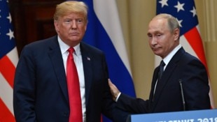 Donald Trump und Wladimir Putin bei ihrem Treffen in Helsinki im Jahr 2018 (Bild: AFP)