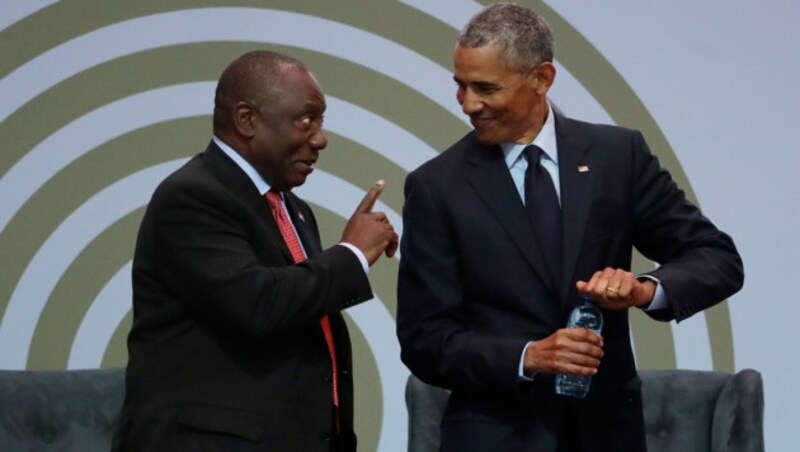 Der südafrikanische Präsident Cyril Ramaphosa mit Barack Obama (Bild: AP)