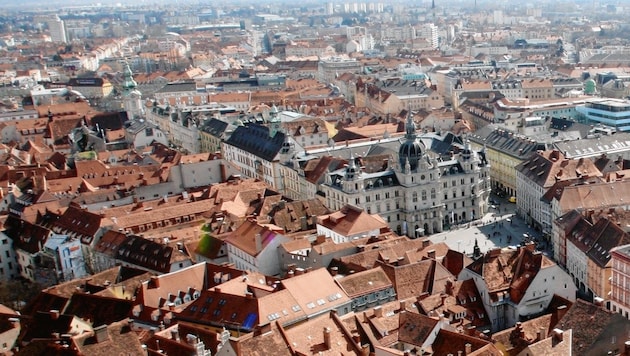 Die historische Dachlandschaft ist mit ein Grund, dass Graz zum Weltkulturerbe erklärt wurde. (Bild: KRONEN ZEITUNG)