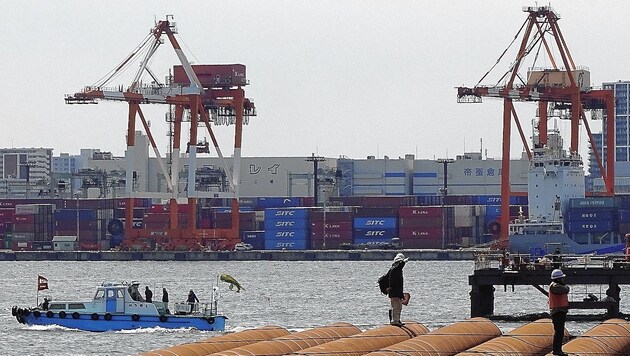 Containerhafen von Tokio: Heimische Firmen hoffen, vom Abkommen „Jefta“ zu profitieren. (Bild: Copyright 2017 The Associated Press. All rights reserved.)