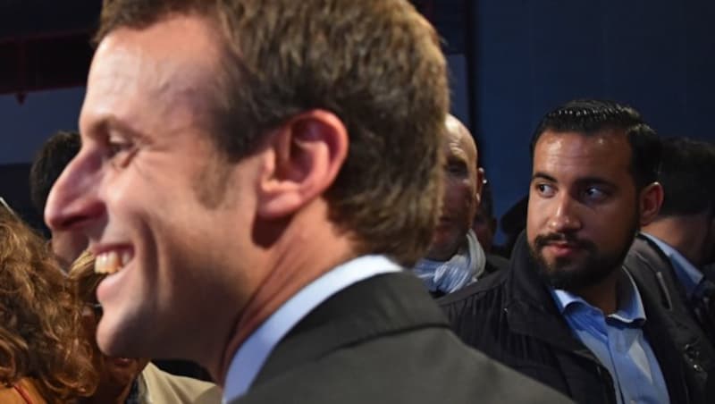 Emmanuel Macron und Alexandre Benalla (re.) bei einer Veranstaltung des französischen Präsidentschaftswahlkampfs (Bild: AFP or licensors)