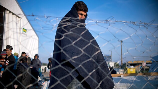 In den Flüchtlingszentren soll rasch zwischen tatsächlich schutzbedürftigen Menschen und Wirtschaftsmigranten unterschieden werden. (Bild: AFP)