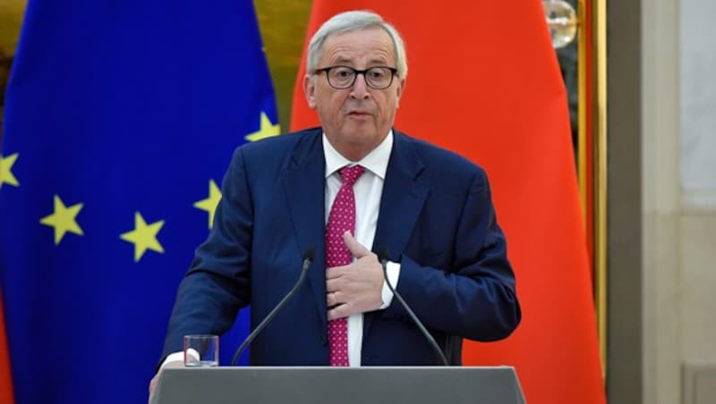 Nach seinen Verhandlungen mit der chinesischen Führung begibt sich EU-Kommissionspräsident Jean-Claude Juncker in die USA, um dort für den freien Handel zu kämpfen. (Bild: APA/AFP/WANG ZHAO)