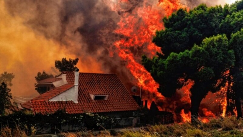 Die Flammen hinterließen Verwüstungen ... (Bild: AFP)