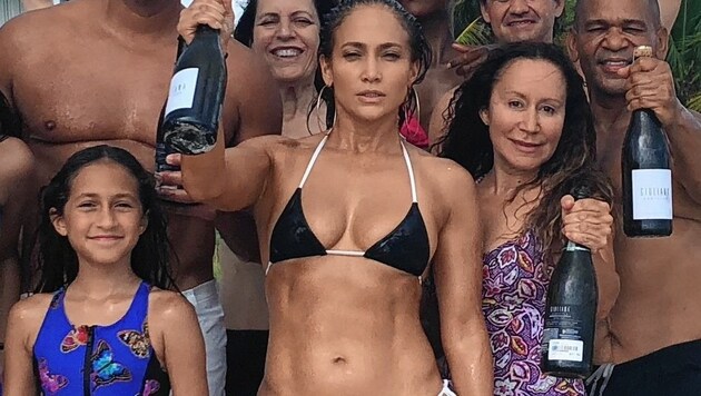 Jennifer Lopez feiert ihren 49. Geburtstag im Bikini (Bild: Instagram/Jennifer Lopez)