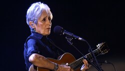 Ihre letzten Konzerte spiete Joan Baez 2019. Der Film „I Am A Noise“ zeigt ihren Lebensweg und gibt sehr private Einblicke. (Bild: HERBERT PFARRHOFER / APA / picturedesk.com)